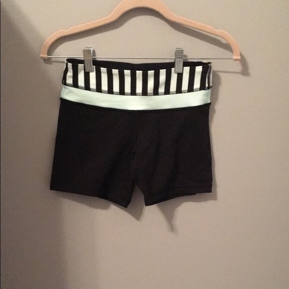 reversible lululemon shorts - Picture 3 of 3